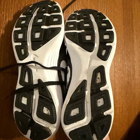 Nike Women’s Athletic Shoes Black Size 8.5 - Picture 2 of 4